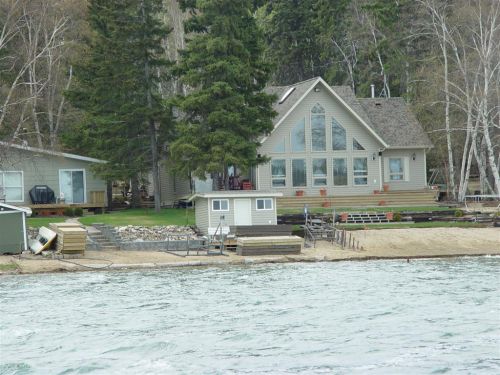 This cabin is realllly nice...Emma Lake, Saskatchewan, Canad