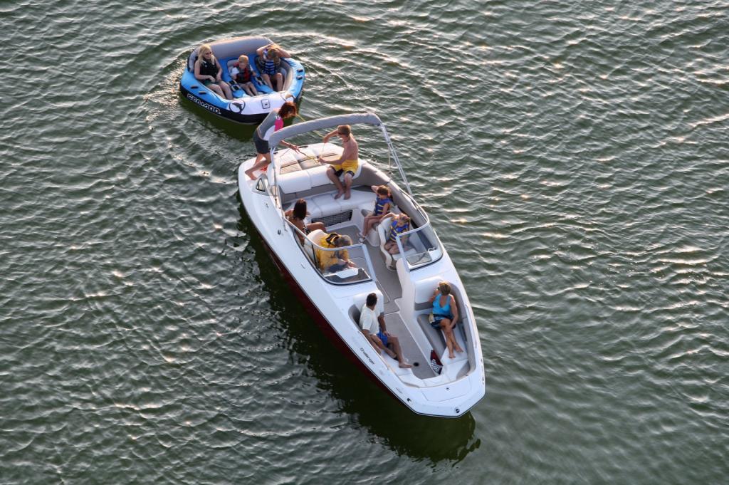 2010 Sea-Doo 230 Challenger SE sport boat - on-water (2).jpg