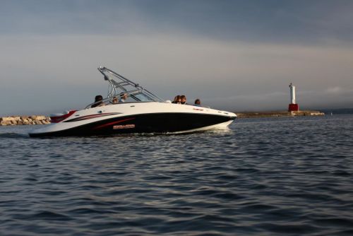 2010 Sea-Doo 230 Challenger SP sport boat - on-water (13).jp